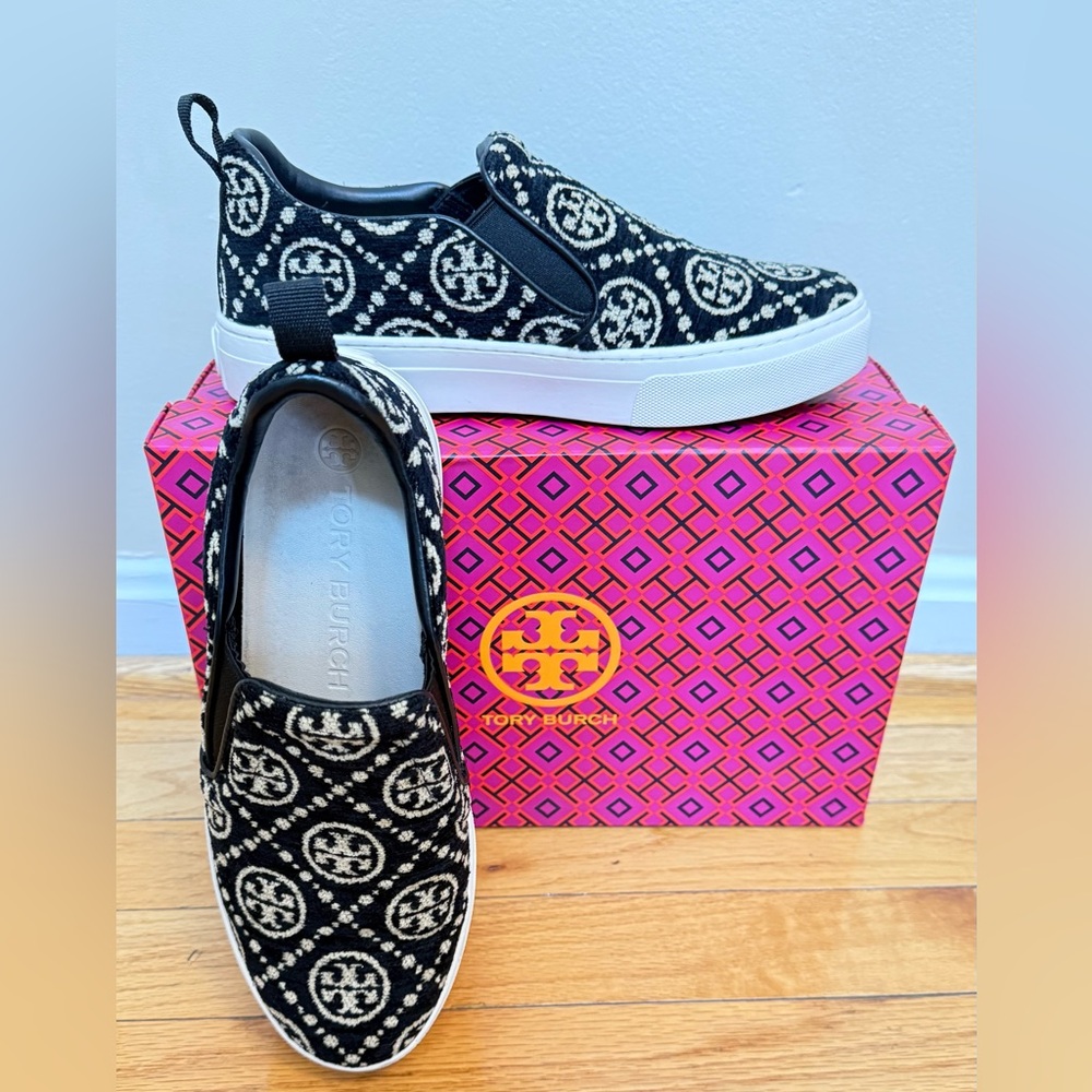 Tory Burch Monogram Slip-On Sneakers Sz 7